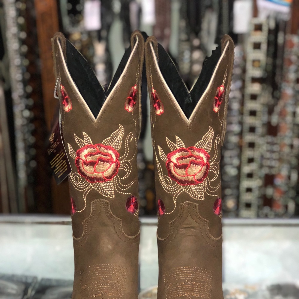 Women cowgirl boots